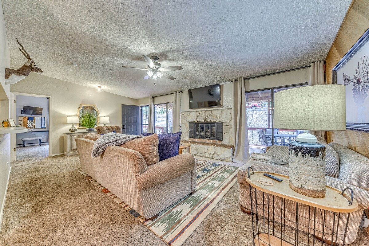 Alto Oasis: Community Pool, Fireplace & Grill!