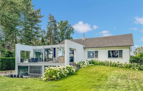 Beautiful home in Bocholt with WiFi