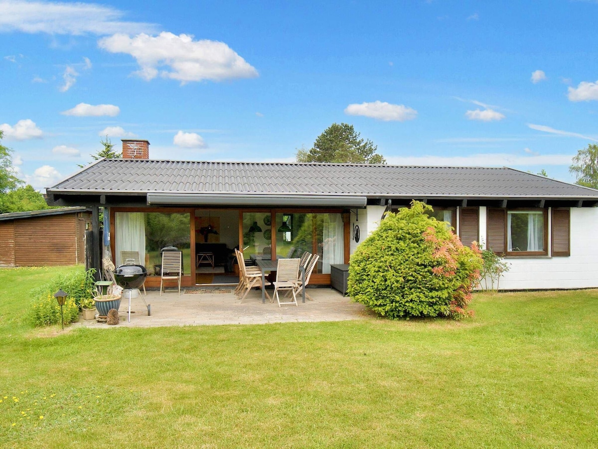 6 person holiday home in dronningmølle