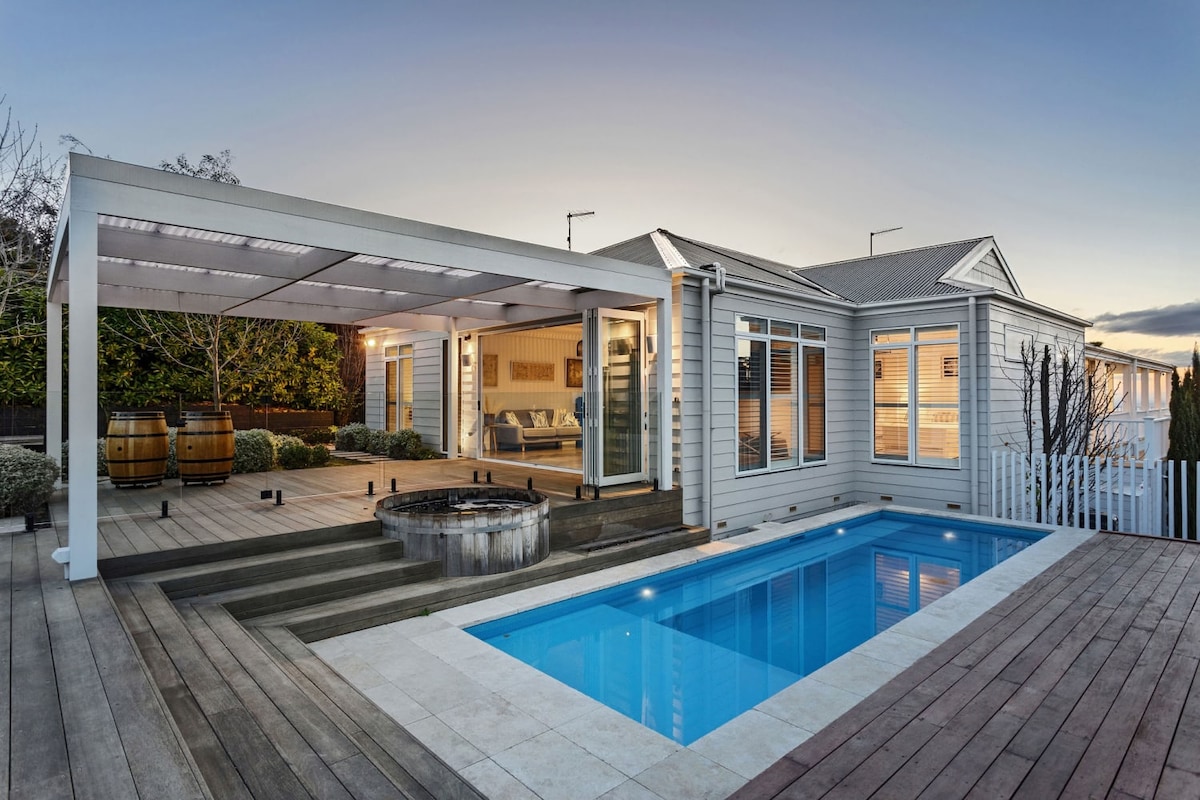 Hamptons Elegance Views, Pool & Spa