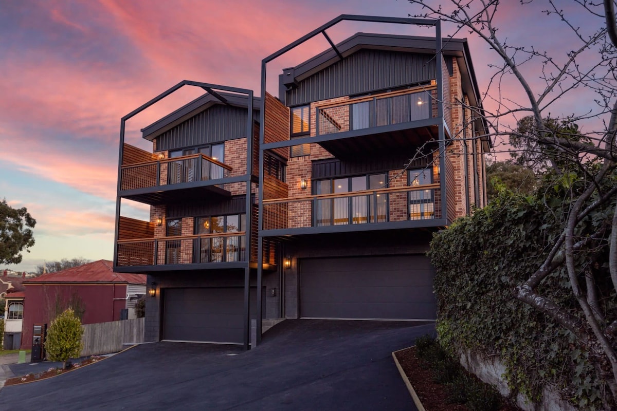 Architectural Home: Near Gorge with Tamar Views