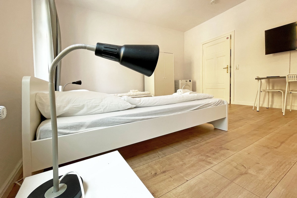 EW02 2 Zimmer Apartment mit Badewanne