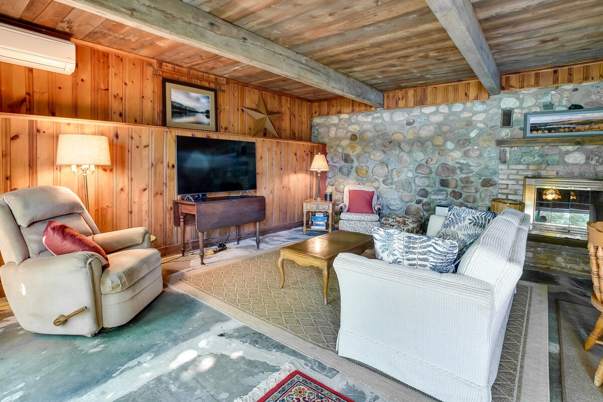 Cozy Cohocton Cottage w/ Private Beach & Deck!