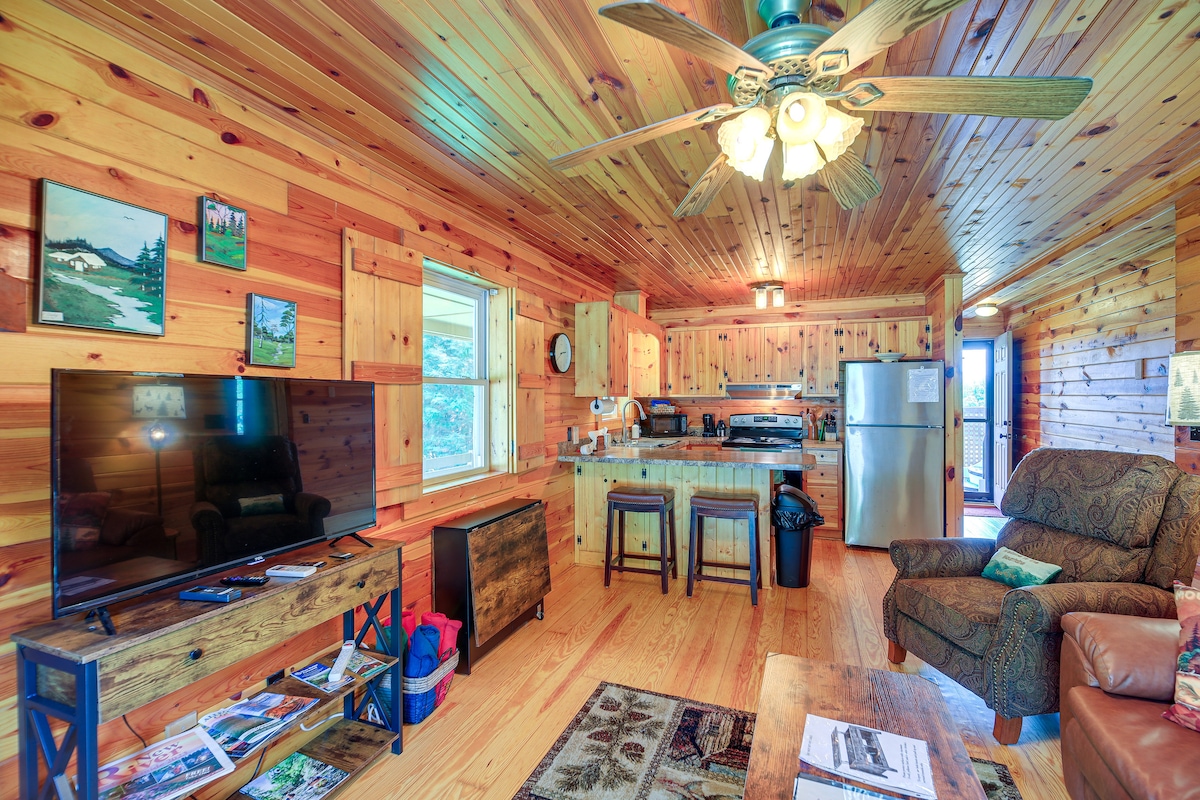 Blue Ridge Mountain Cabin w/ Views & Hot Tub