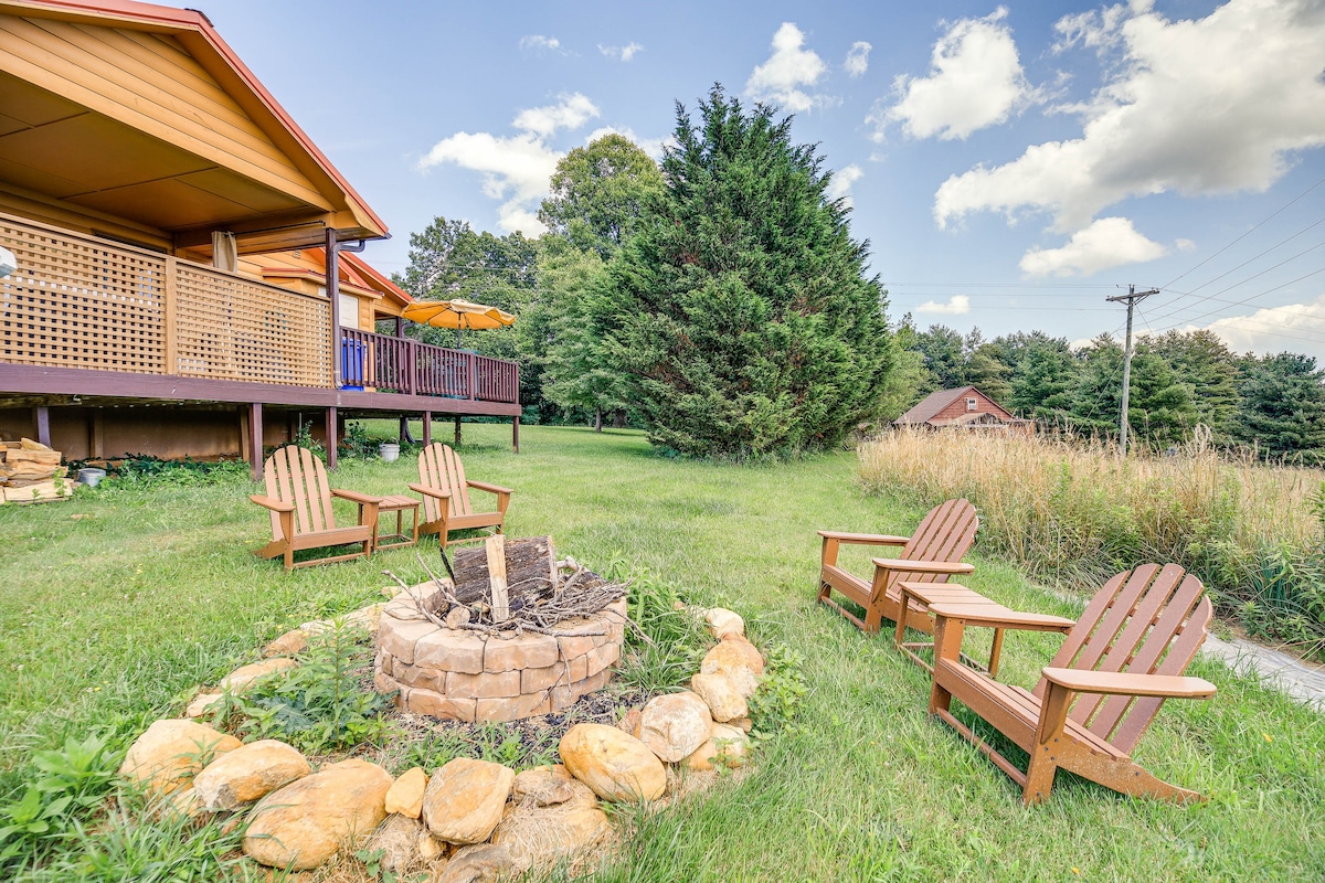 Blue Ridge Mountain Cabin w/ Views & Hot Tub