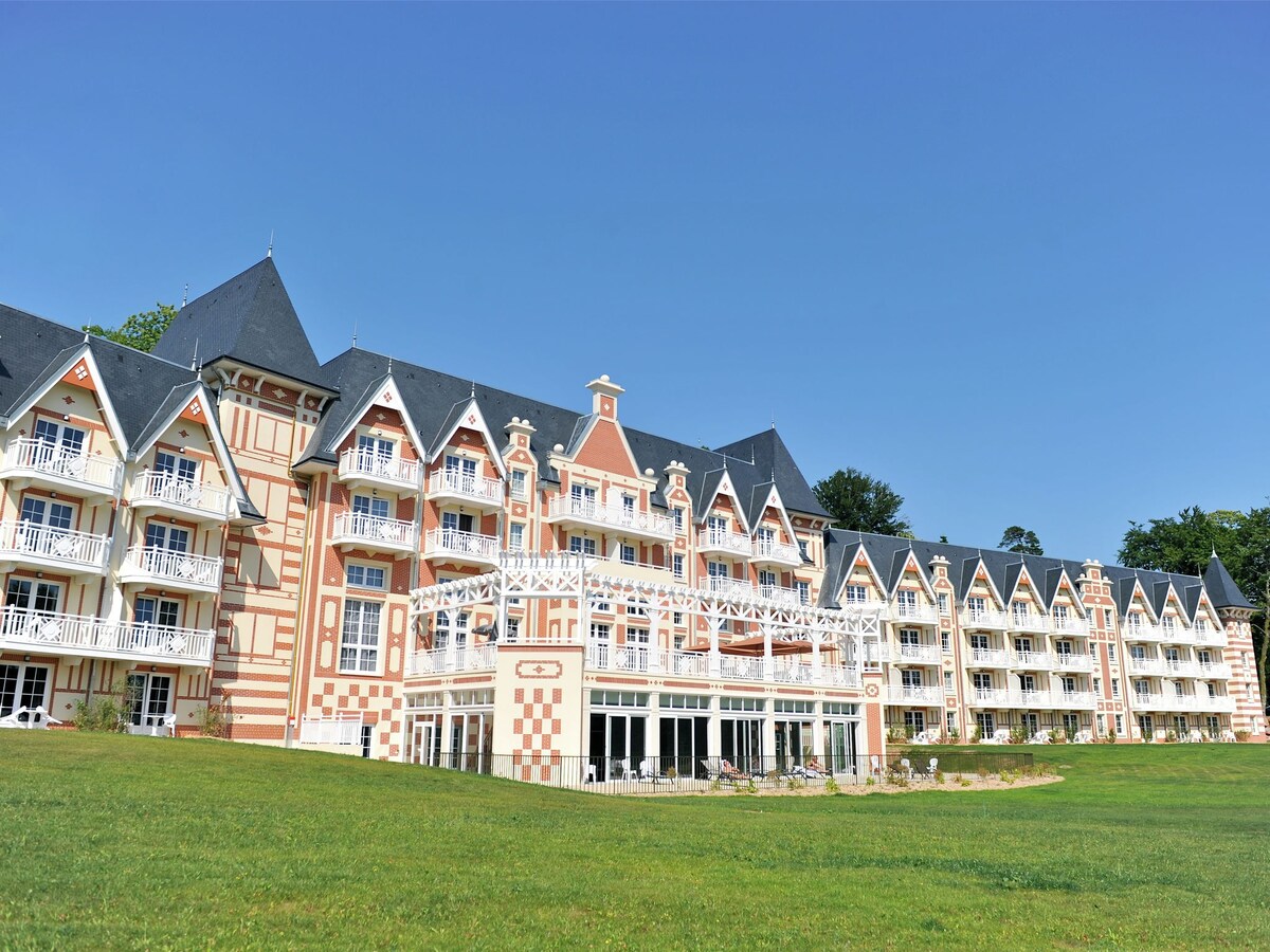 Luxury apartment in La Belle Epoque