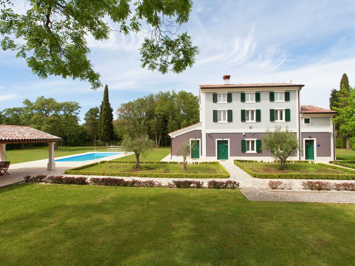 Beautiful Villa with swimming pool