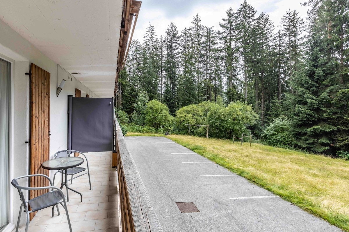 Zimmer 6+Dusche+Balkon mit Waldblick