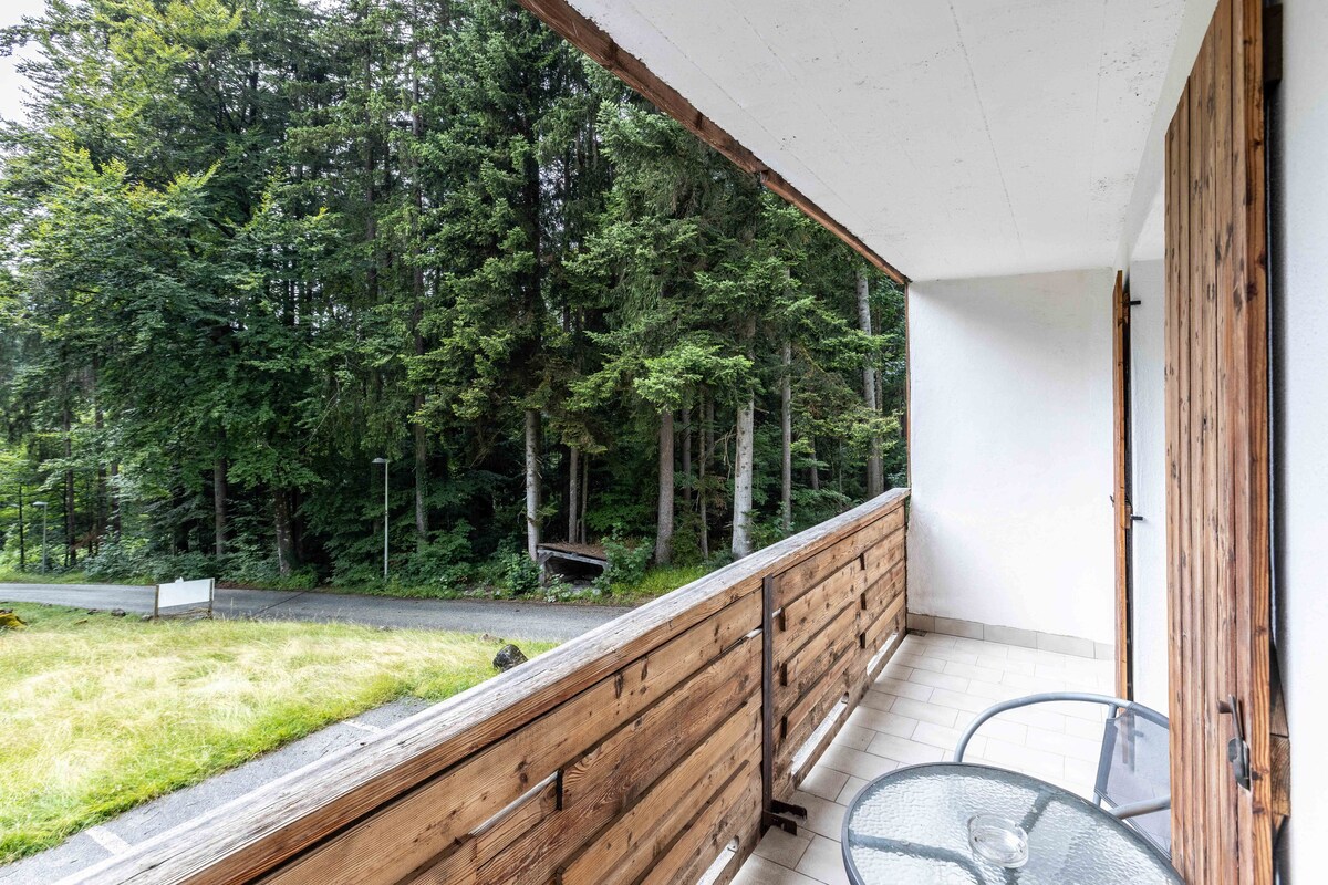 Zimmer 6+Dusche+Balkon mit Waldblick