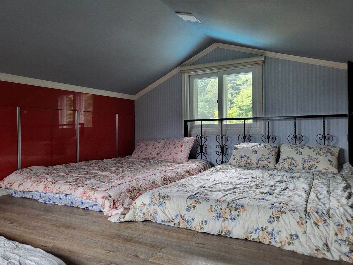 位于舒适住宿的花瓣房间，您可以在此享受江村的自然（ 301房间）