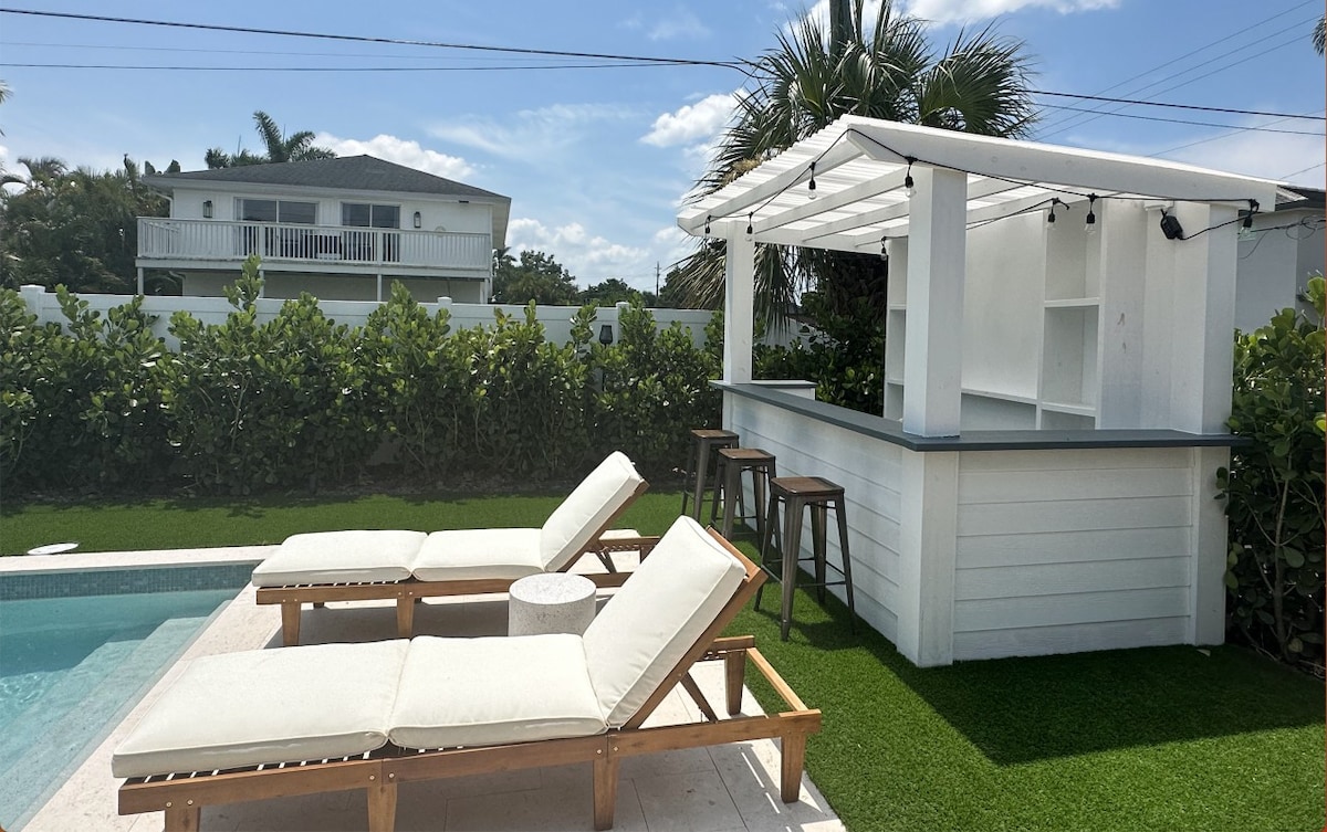 Naples Luxury Orange Blossom Oasis 4/3 Tiki Bar