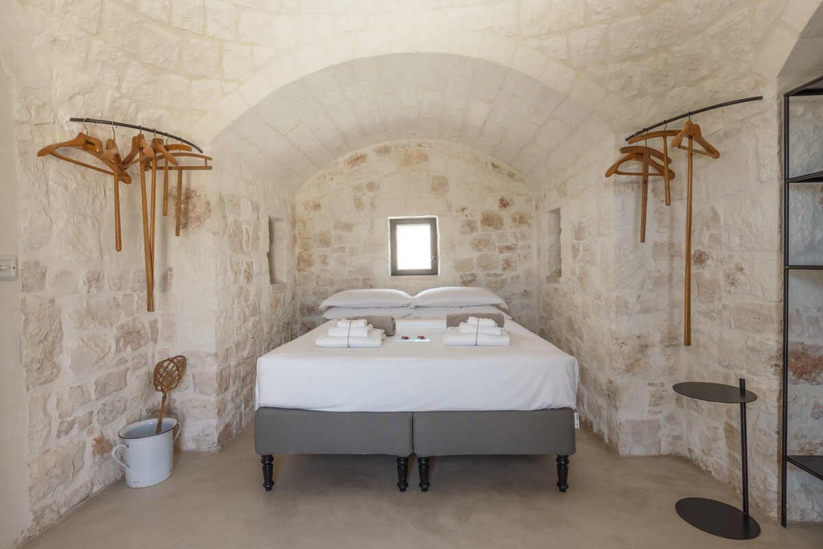 Trulli Meridiem with Pool