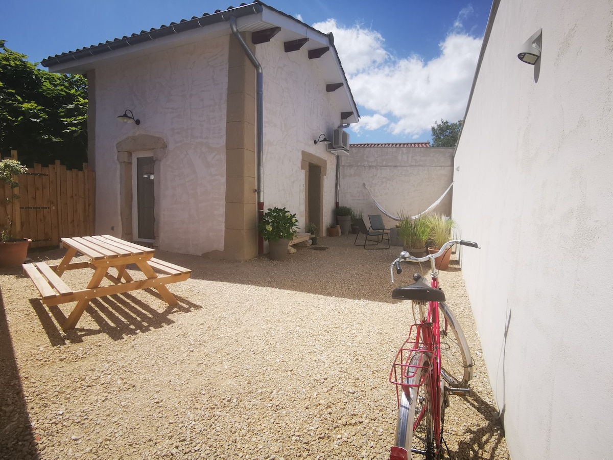 Le Petit Saugnieu Furnished gîte for 2 people