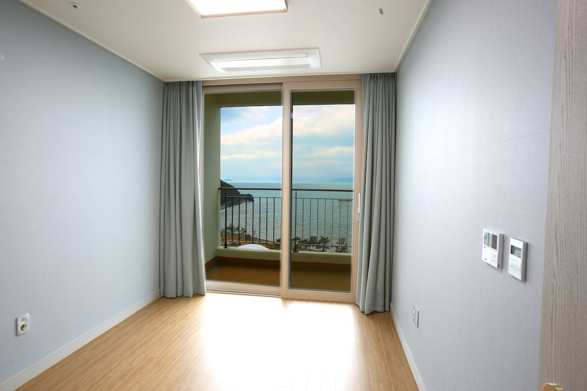位于Goheung的舒适空间套房，采用现代室内装潢（ 34 pyeong/承载）