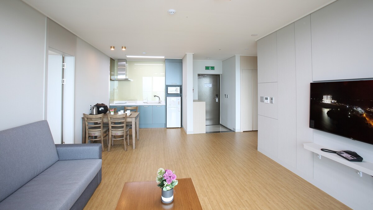 位于Goheung的舒适空间套房，采用现代室内装潢（ 34 pyeong/承载）