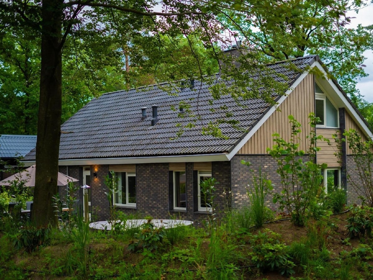 Comfortable house with hot tub