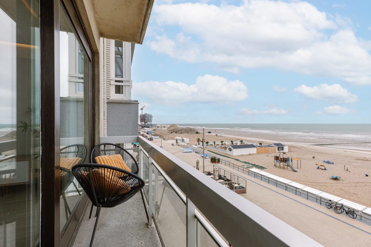 Pleasant apartment with frontal sea view