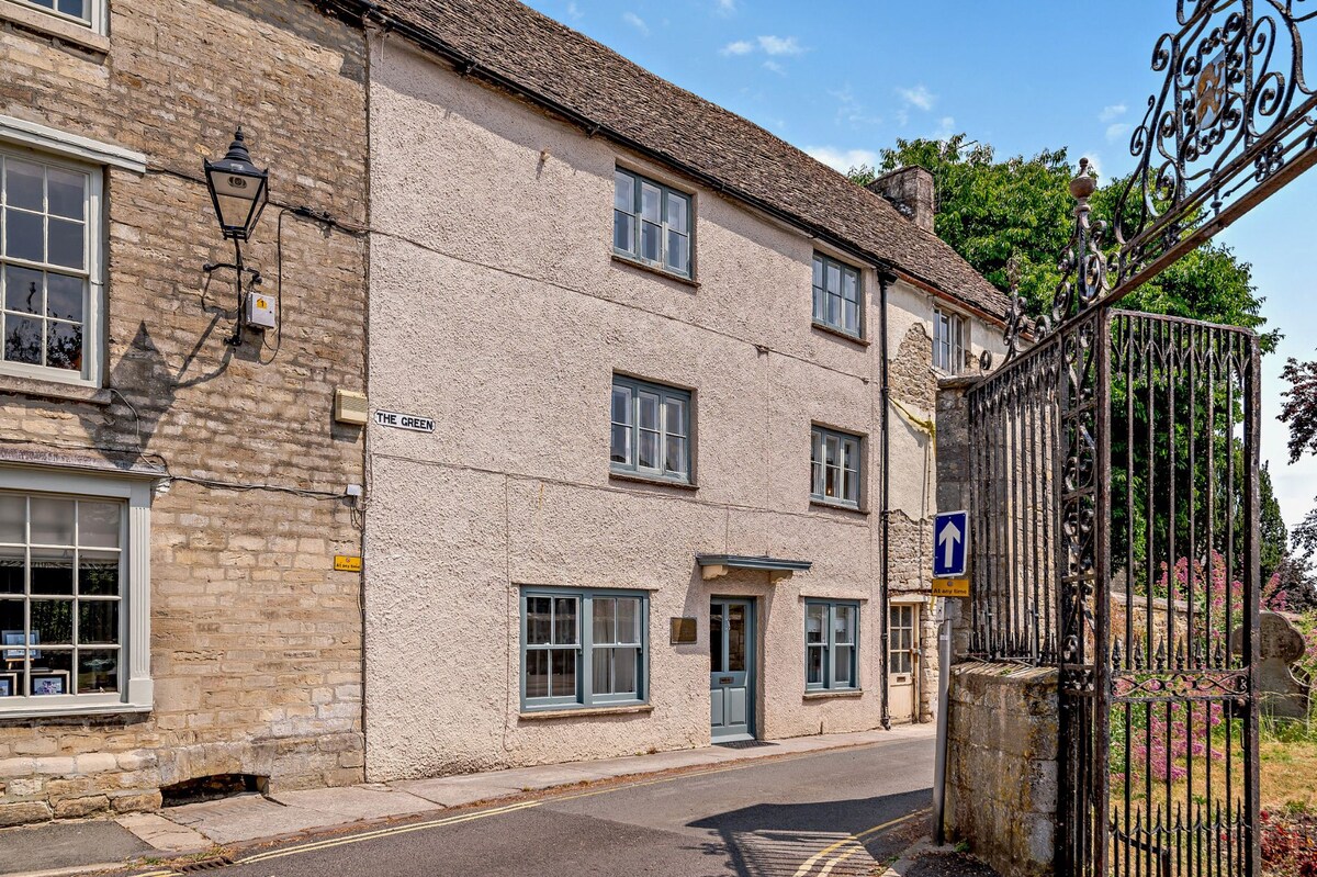 Charming townhouse in the Cotswolds -The Old House