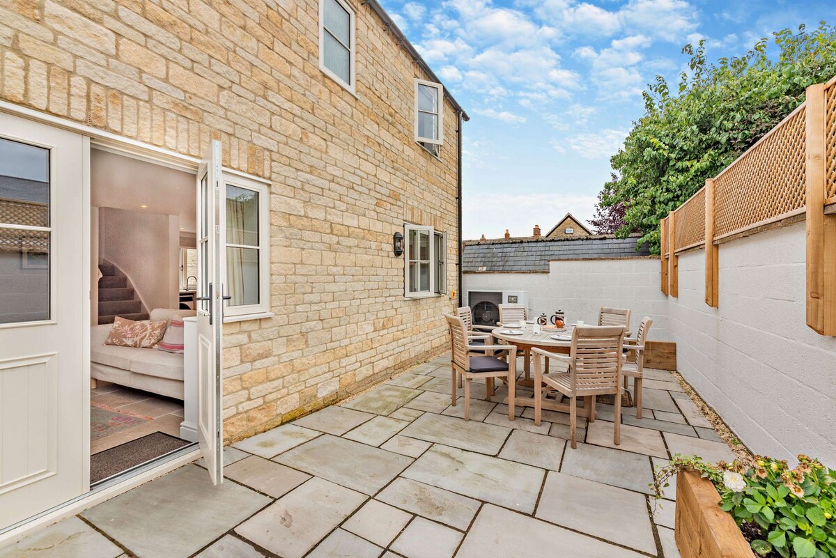 Dog friendly Cotswold holiday home - Middle Barn
