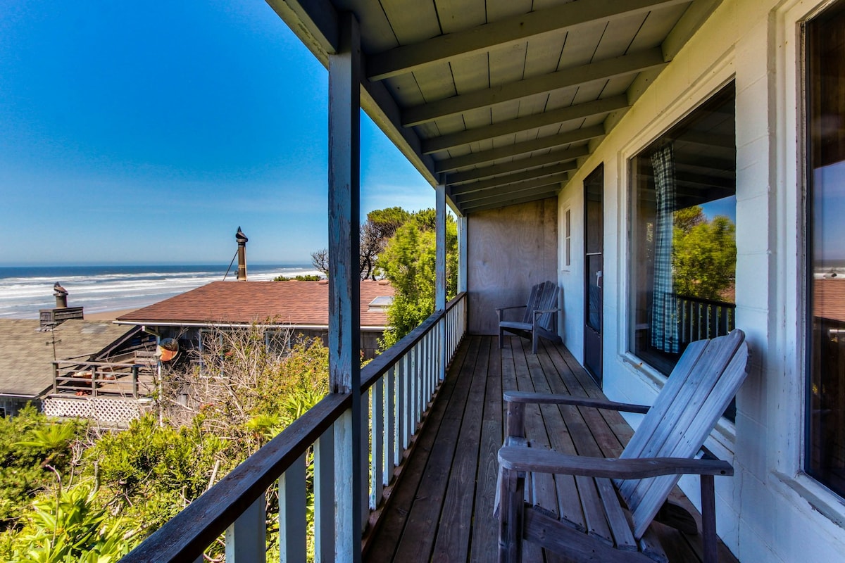 Comfy 1BR Oceanfront Dog Friendly | Fireplace