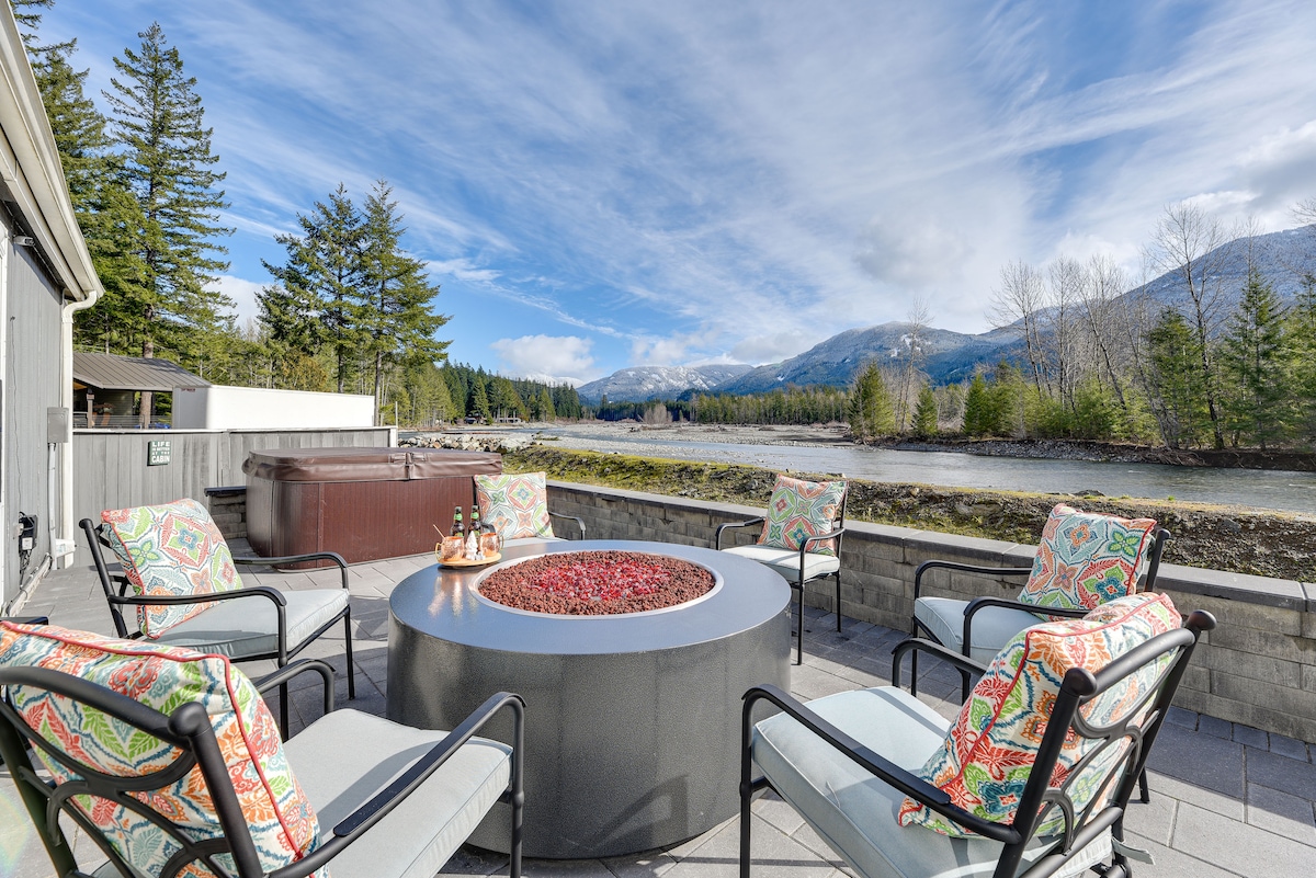 Riverfront Home w/ Deck, Near Mount Rainier!