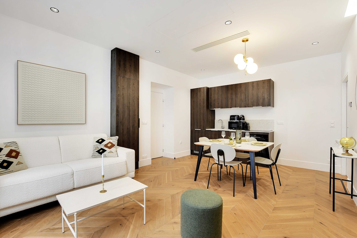 Exclusive Paris Getaway: Luxe Home in Prime Locati