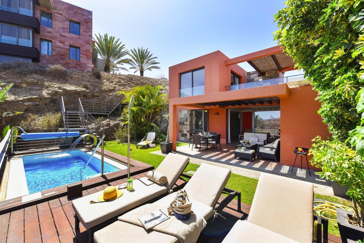 Luxurious holiday home with pool in Maspalomas