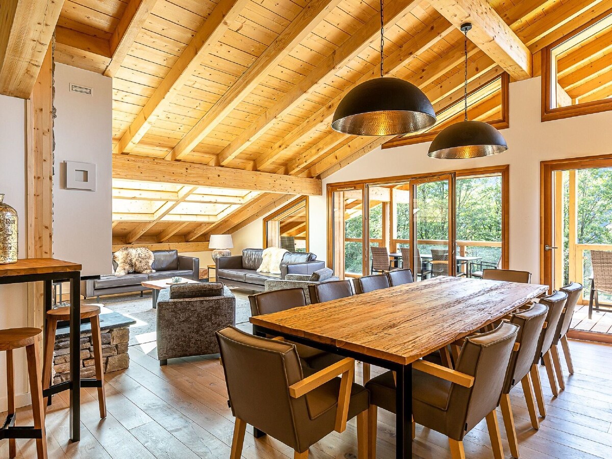 Penthouse with wine climate cabinet