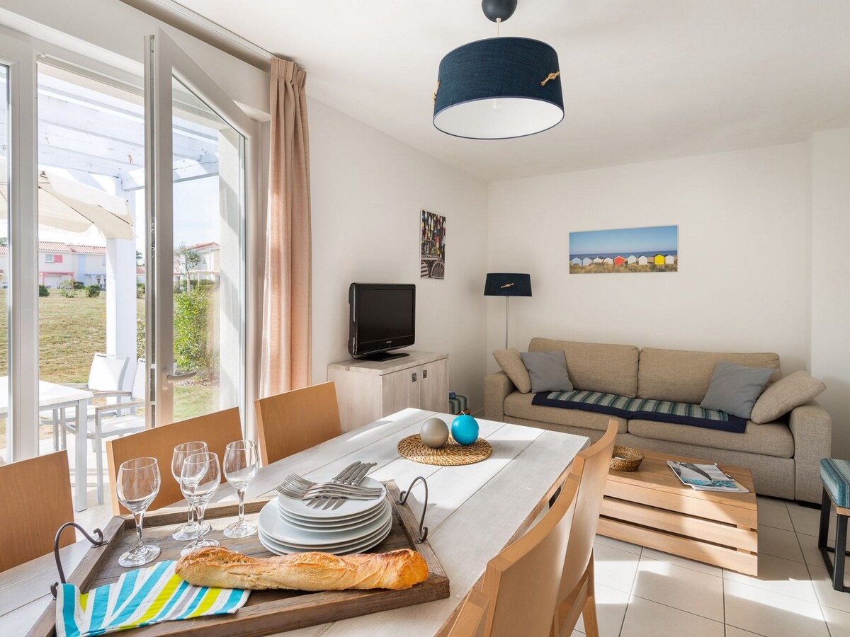 Well-kept apartment 7 km. from the beach