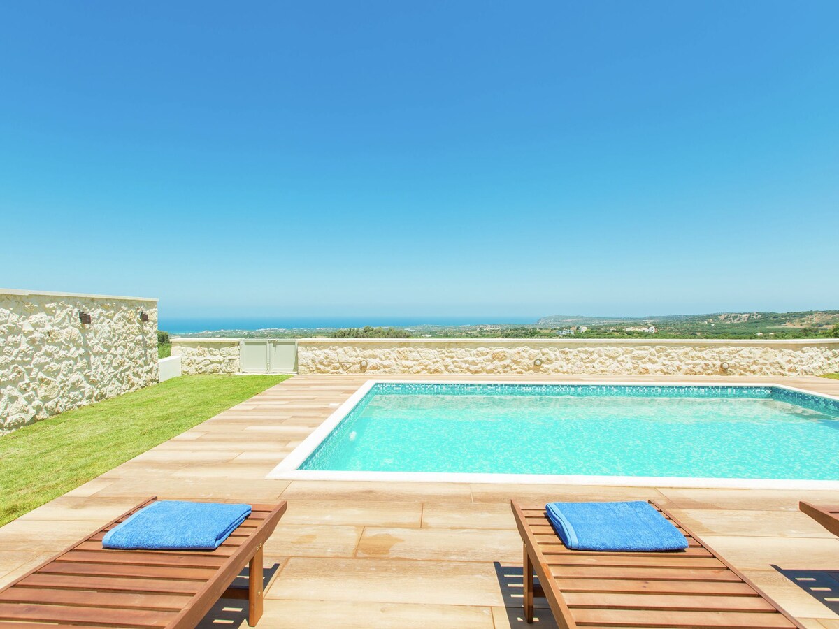 Villa with private pool near sea on NW coast