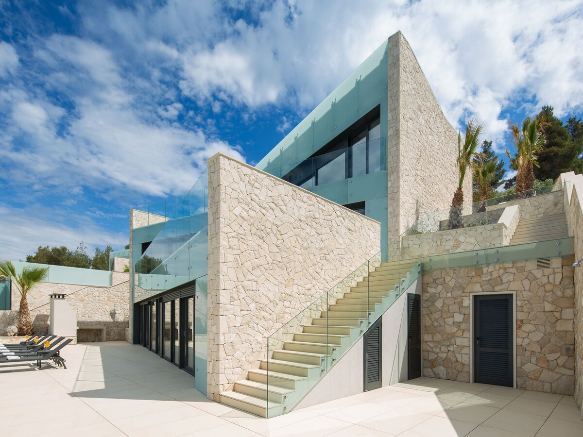 Beach Villa in Korcula with Pool