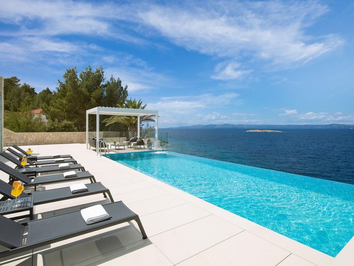 Beach Villa in Korcula with Pool