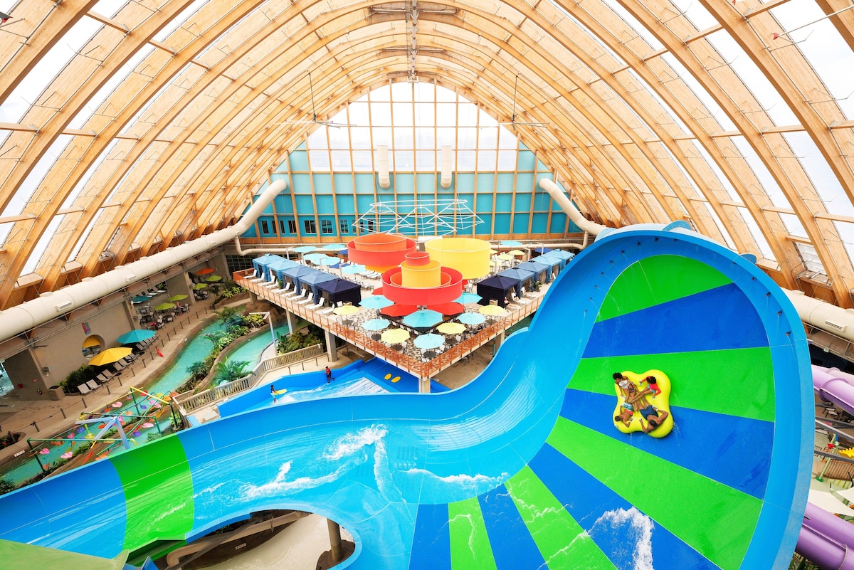 Indoor Waterpark Fun in the Catskills! 2 Big Rooms