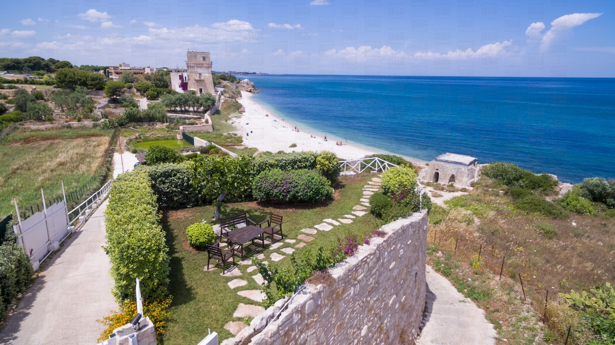 Trullo on the Beach: Sea View Trulli in Trani