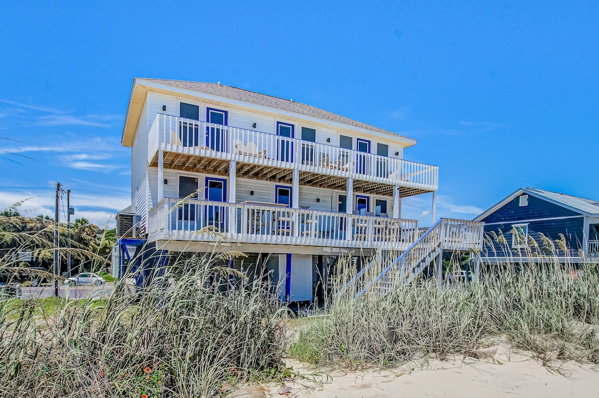 5BR beachfront home with balconies - dog-friendly