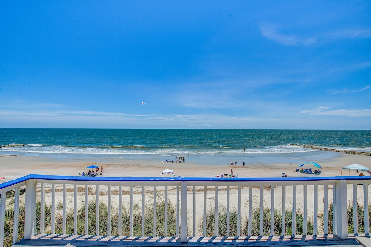 5BR beachfront home with balconies - dog-friendly