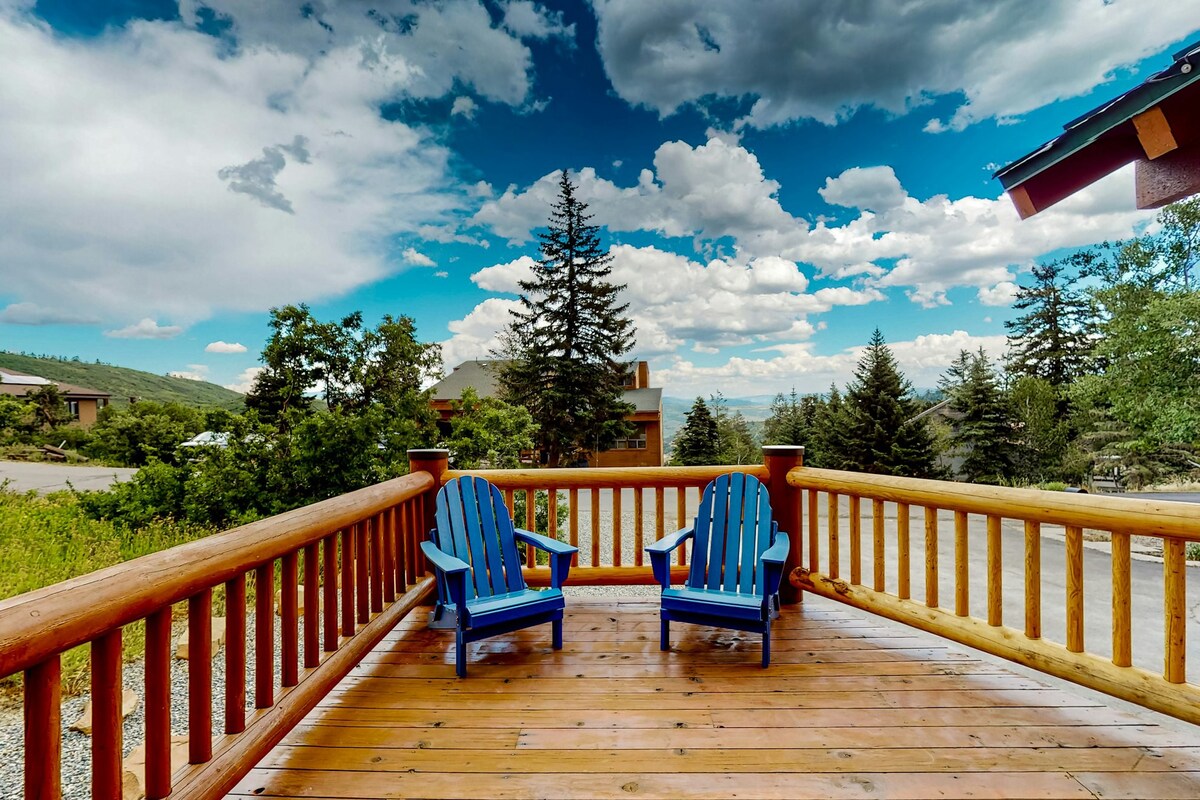 4BR with hot tub, sunset views & trail access