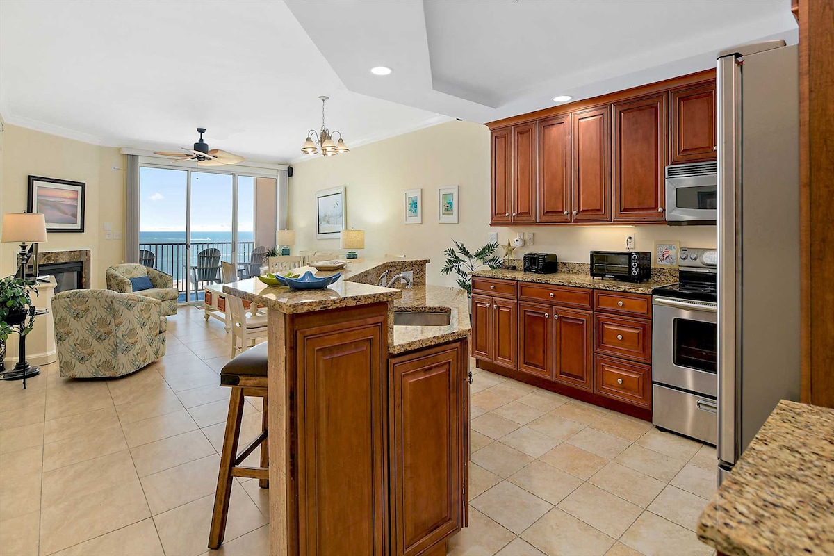 Fabulous Oceanfront unit in Belmont Towers!