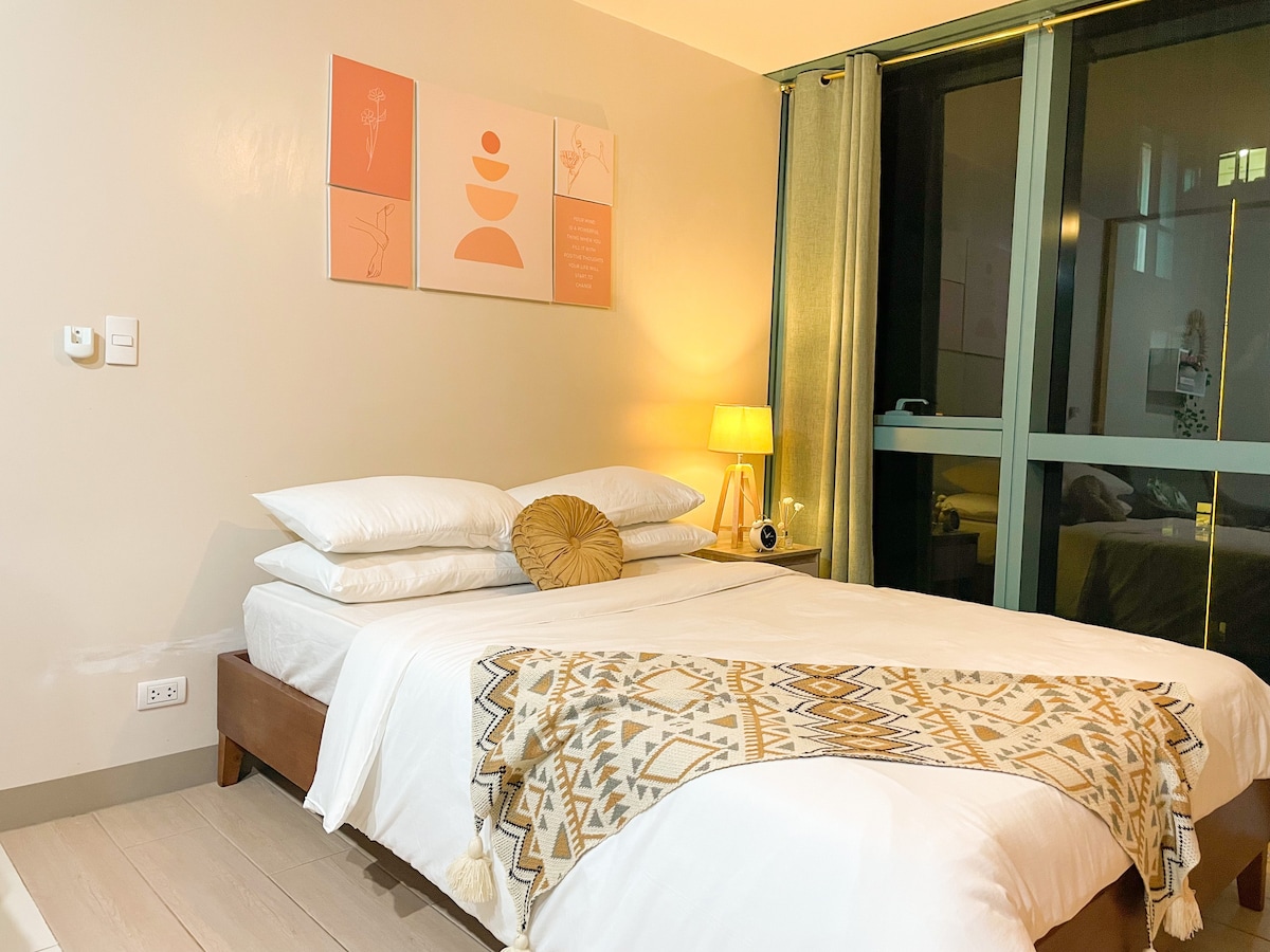 Deluxe 1BR - BGC Uptown - Netflix, Pool #ournw25b