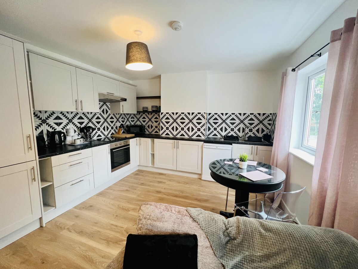 Comfortable, 2-bed, Town centre