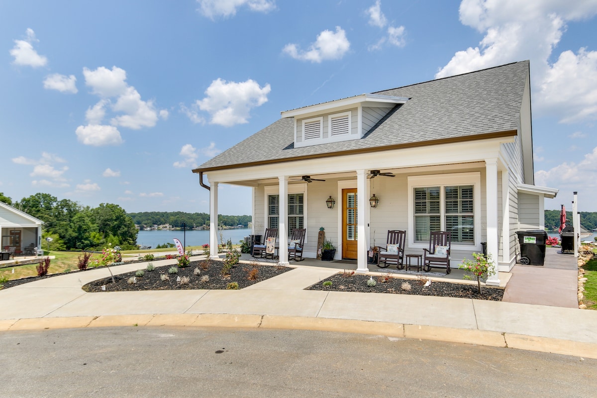 Greenwood Getaway w/ Furnished Patio & Lake View