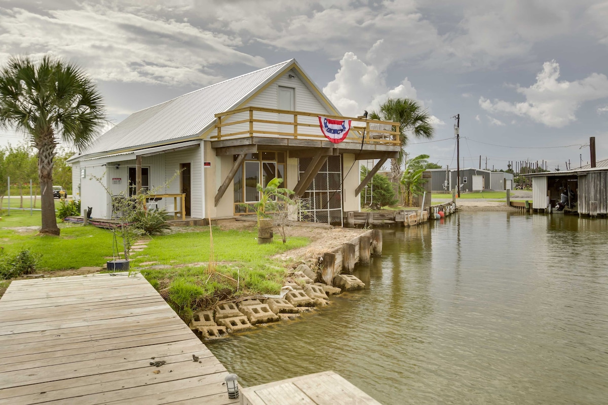 Golden Meadow Getaway: Waterfront Retreat w/ Deck