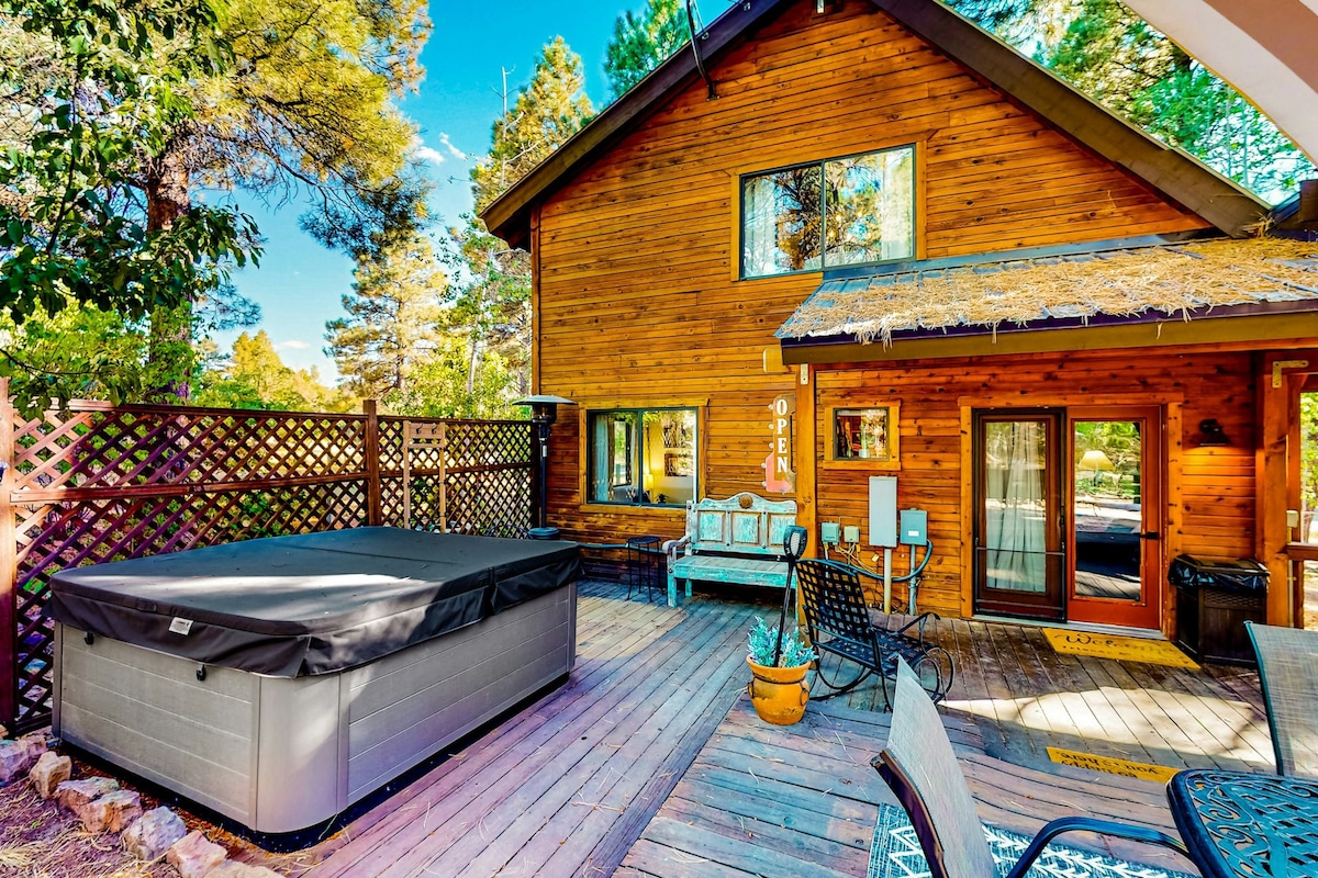 3BR cabin with hot tub, wood stove, hiking trail