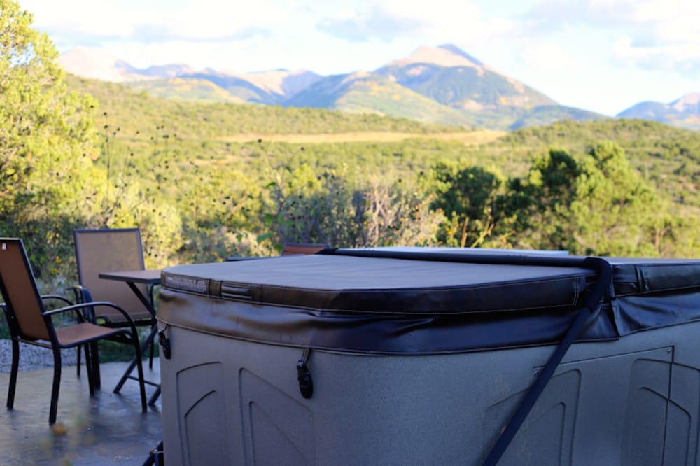 Mountain RESET! Privacy, Hot-Tub, Views! SW