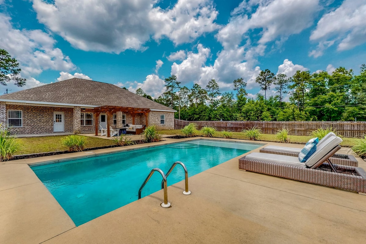 4BR retreat with a saltwater pool & fire table