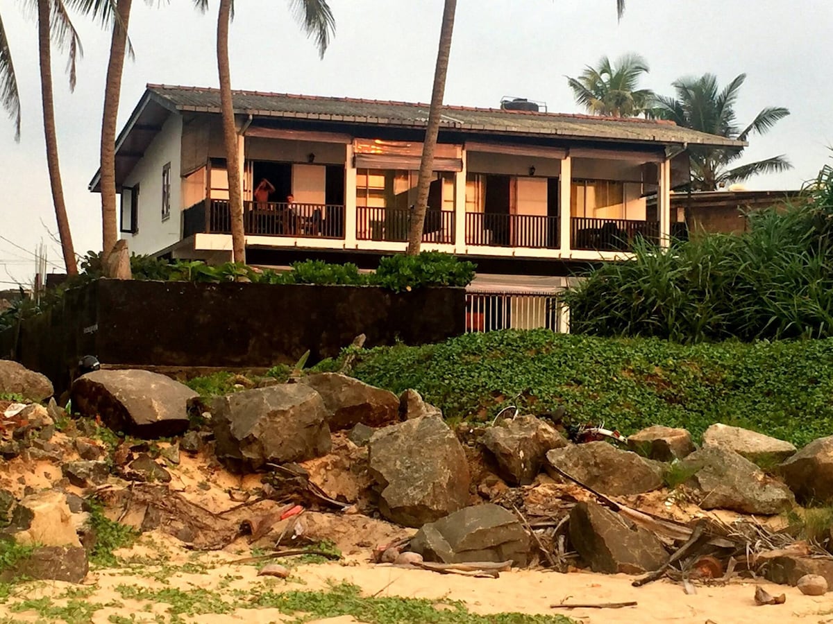 Beach Villa Yang near Hikkaduwa, with Pool and Coo