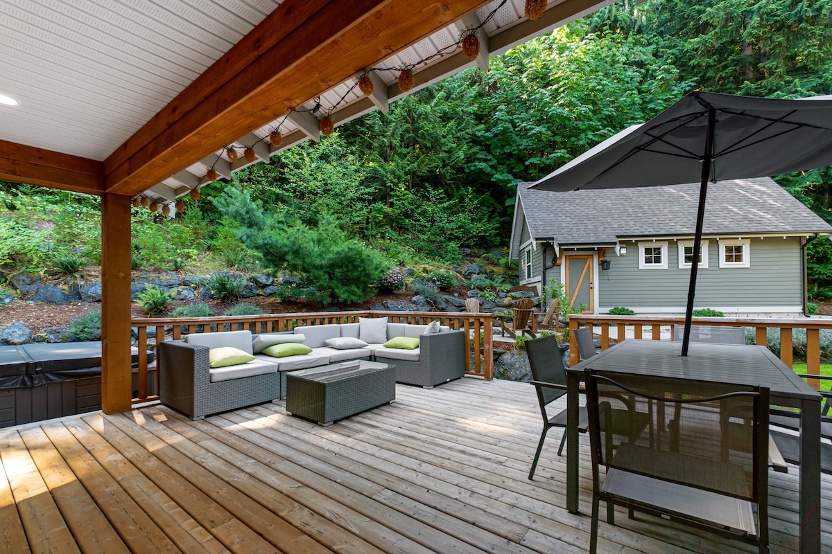 4 Bed Cottage at Cultus + Pool & Private Hot Tub