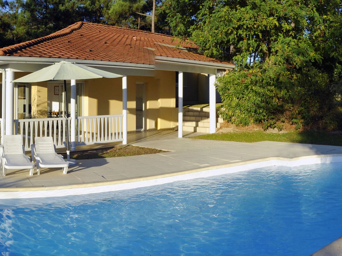 Villa with a private pool in Lacanau-Océan