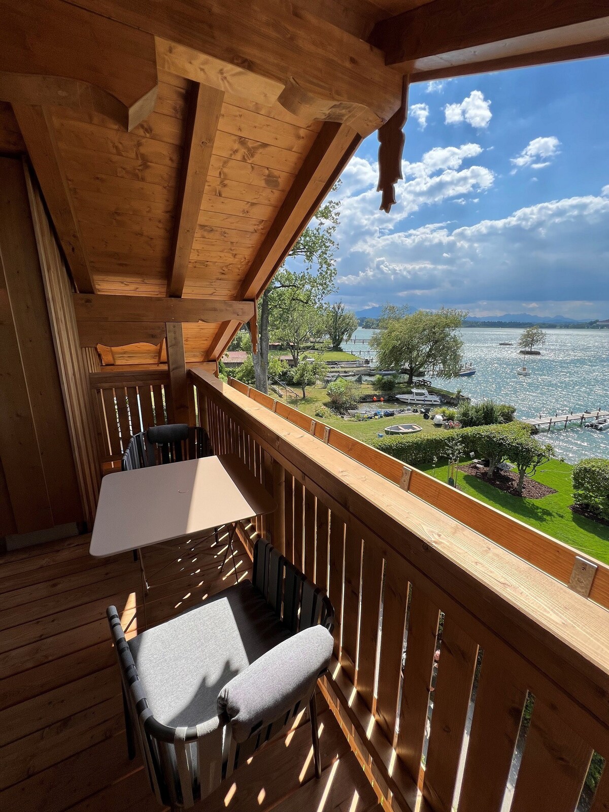 Nest Suite with picturesque lake view