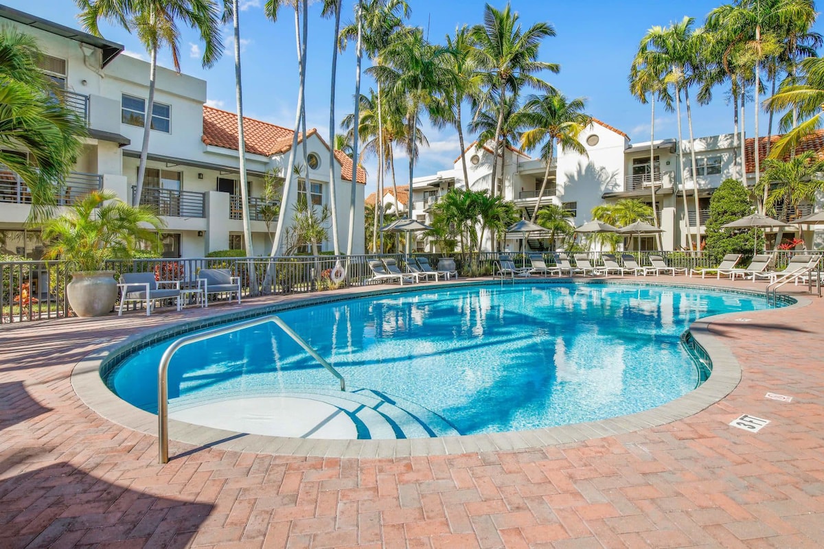 Luxurious 2 Bed at Dania Beach with Pool and Gym